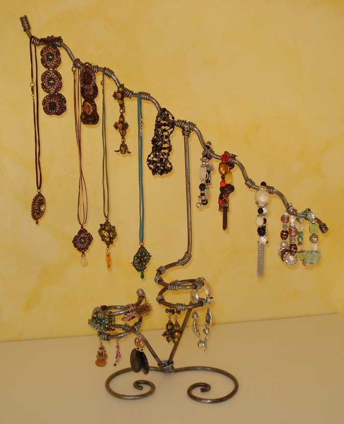 présentoir de bijoux grand fer forgé